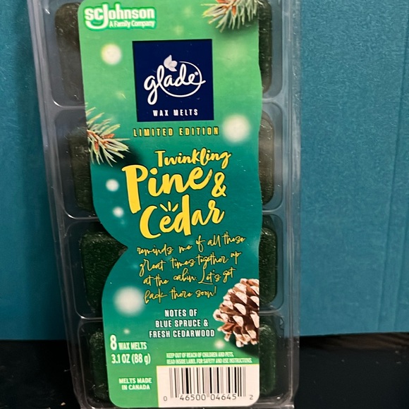 2X Glade Twinkling Pine & Cedar Wax Melts -  Total 16 Cubes NEW - Picture 2 of 3
